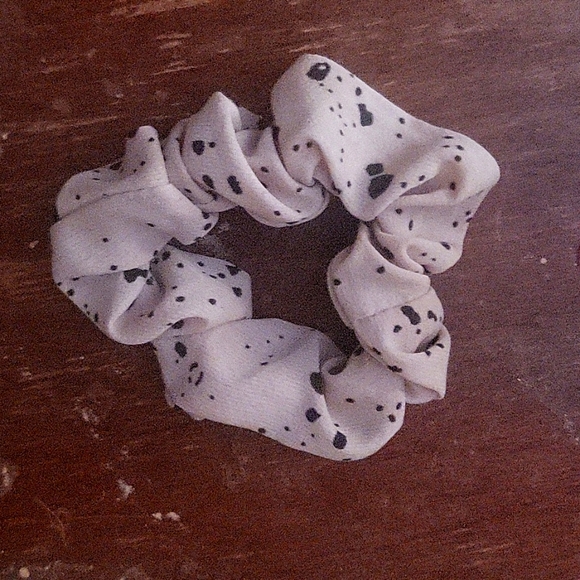 Cute Design Crunchies - Picture 3 of 5